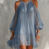 Vestido Mini Arrugado Azul con Hombros Descubiertos y Cierre de Encaje Soffia