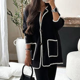 Conjunto de dos piezas: chamarra decorada con líneas y pantalón casual