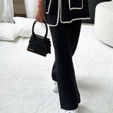 Conjunto de dos piezas: chamarra decorada con líneas y pantalón casual