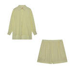 Maude | Conjunto elegante de blusa y pantalones cortos