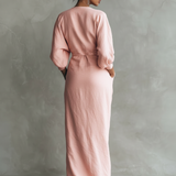 Vestido Maxi Minimalista Rosa con Escote en V