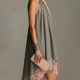 Mini Vestido Gris de Satén con Lazo Rosa y Encaje Beatrice