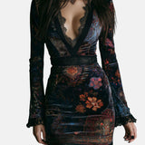 Vestido Corto Elegante de Terciopelo Floral con Encaje Liora