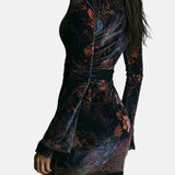 Vestido Corto Elegante de Terciopelo Floral con Encaje Liora