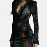 Vestido Corto Elegante de Terciopelo Floral con Encaje Liora