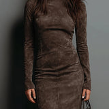 Vestido Midi de Suede Ilaria con Cuello Alto y Mangas Largas