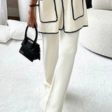Conjunto de dos piezas: chamarra decorada con líneas y pantalón casual
