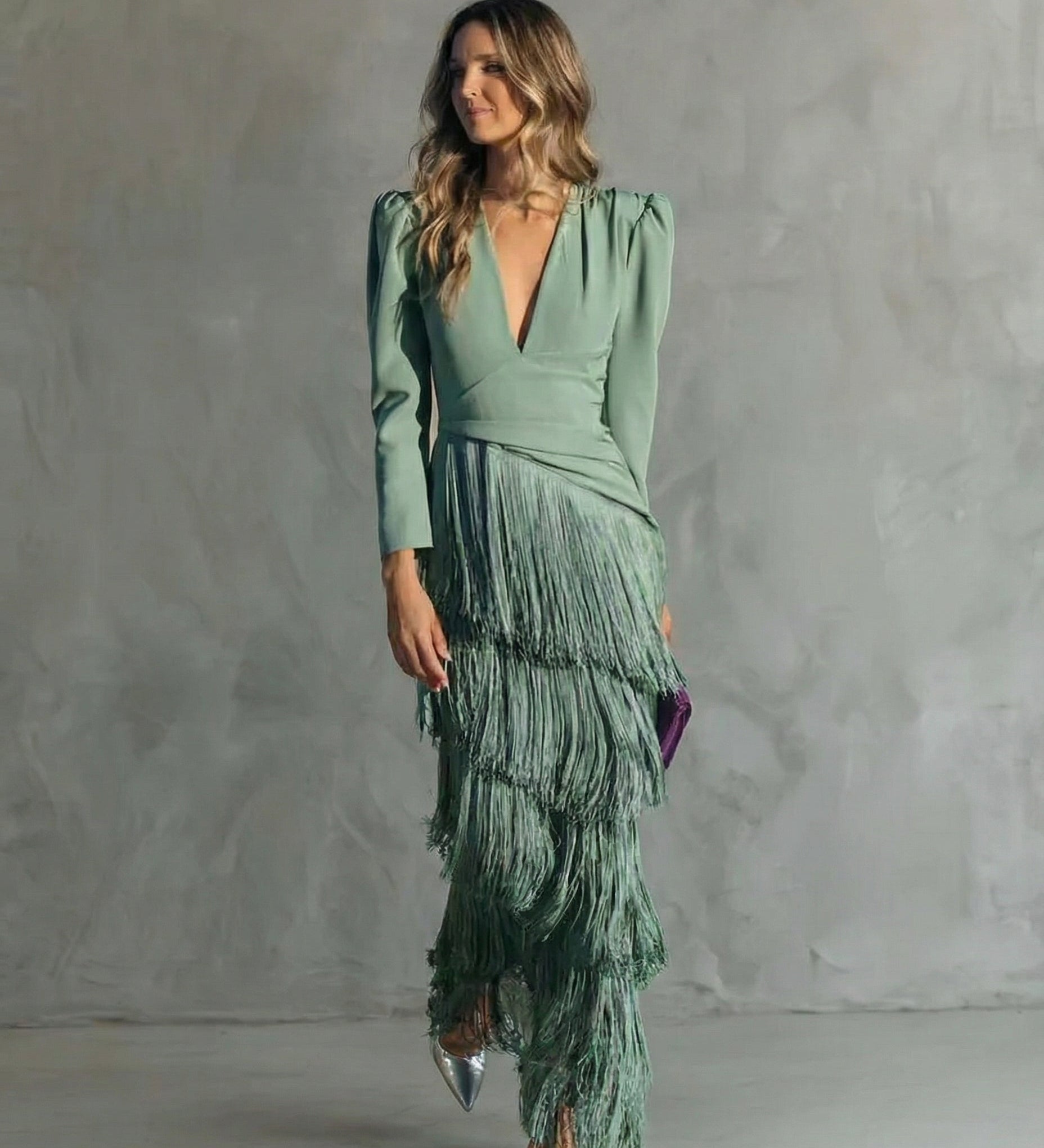 Vestido Elegante con Mangas de Flecos Clara
