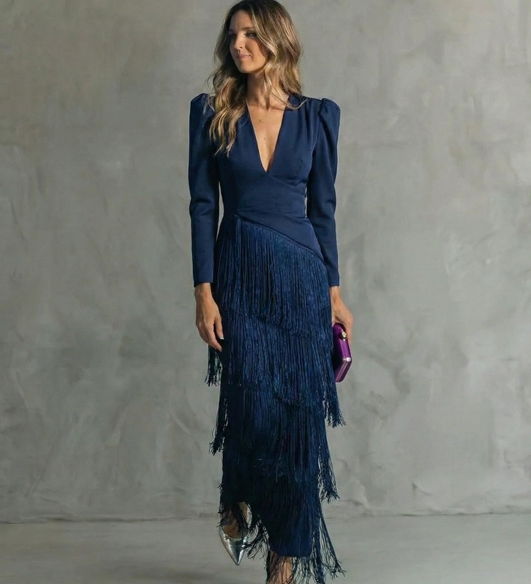 Vestido Elegante con Mangas de Flecos Clara